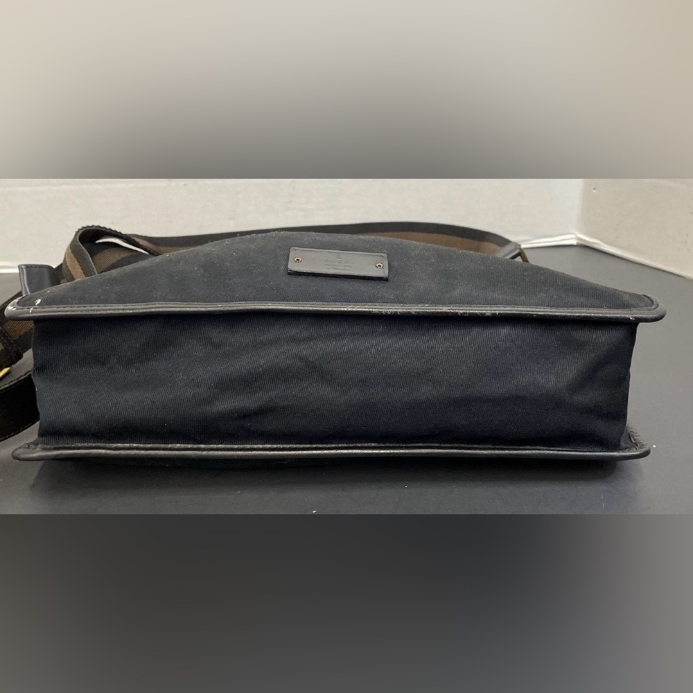 Gucci 90656 Sherry Line Black Canvas
Shoulder Bag - Picture 6 of 7